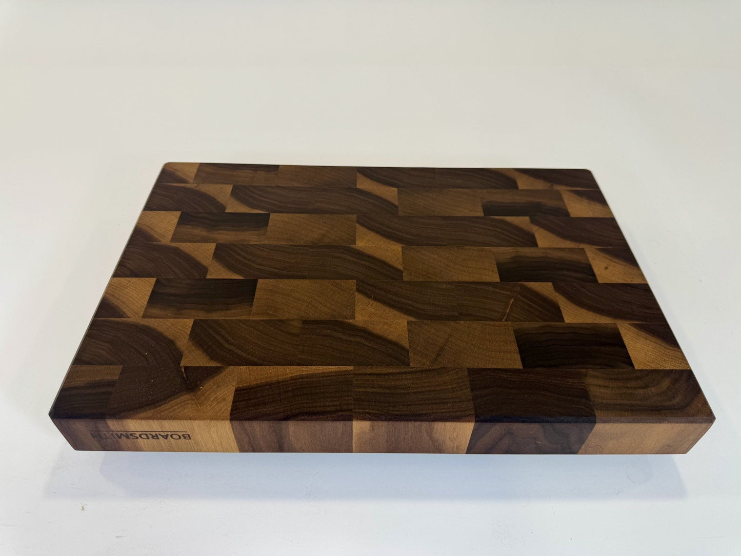 577 Walnut 18 x 12 x 2
