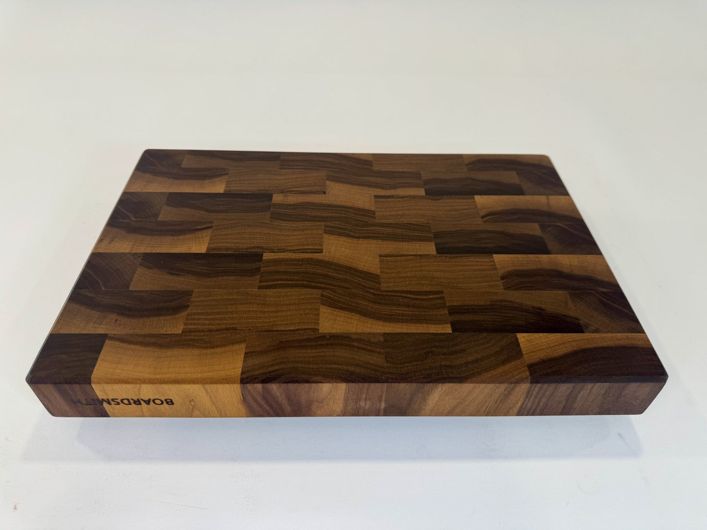 589 Walnut 18 x 12 x 2