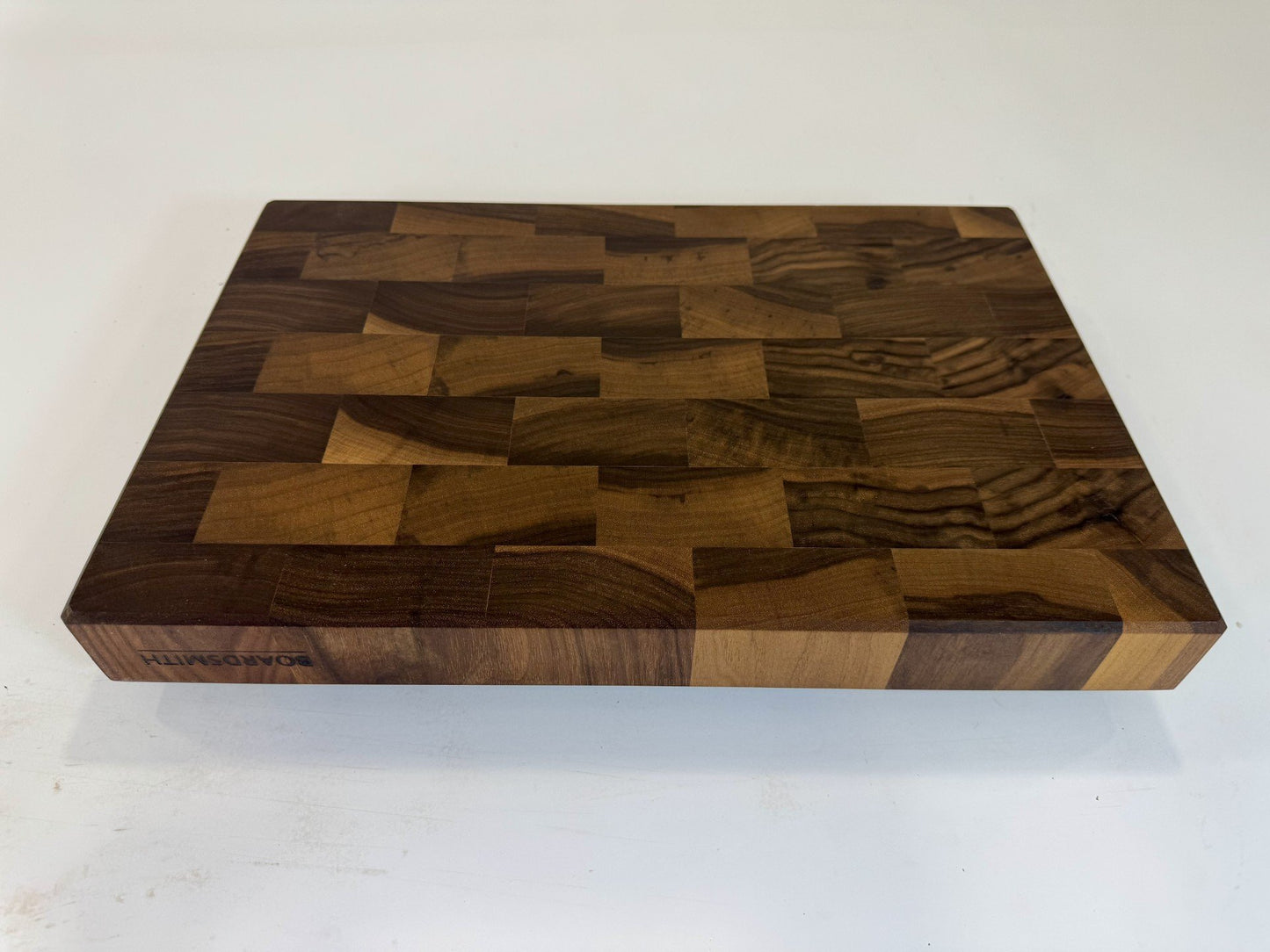 608 Walnut 18 x 12 x 2
