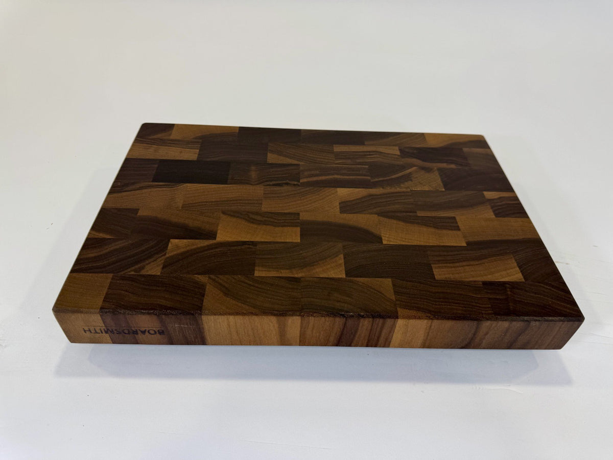746 Walnut 18 x 12 x 2