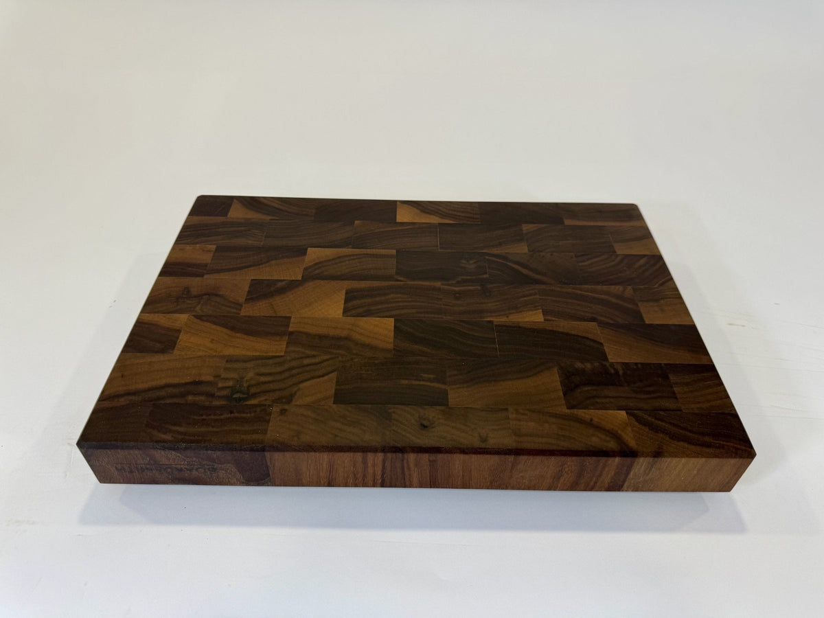 747 Walnut 18 x 12 x 2