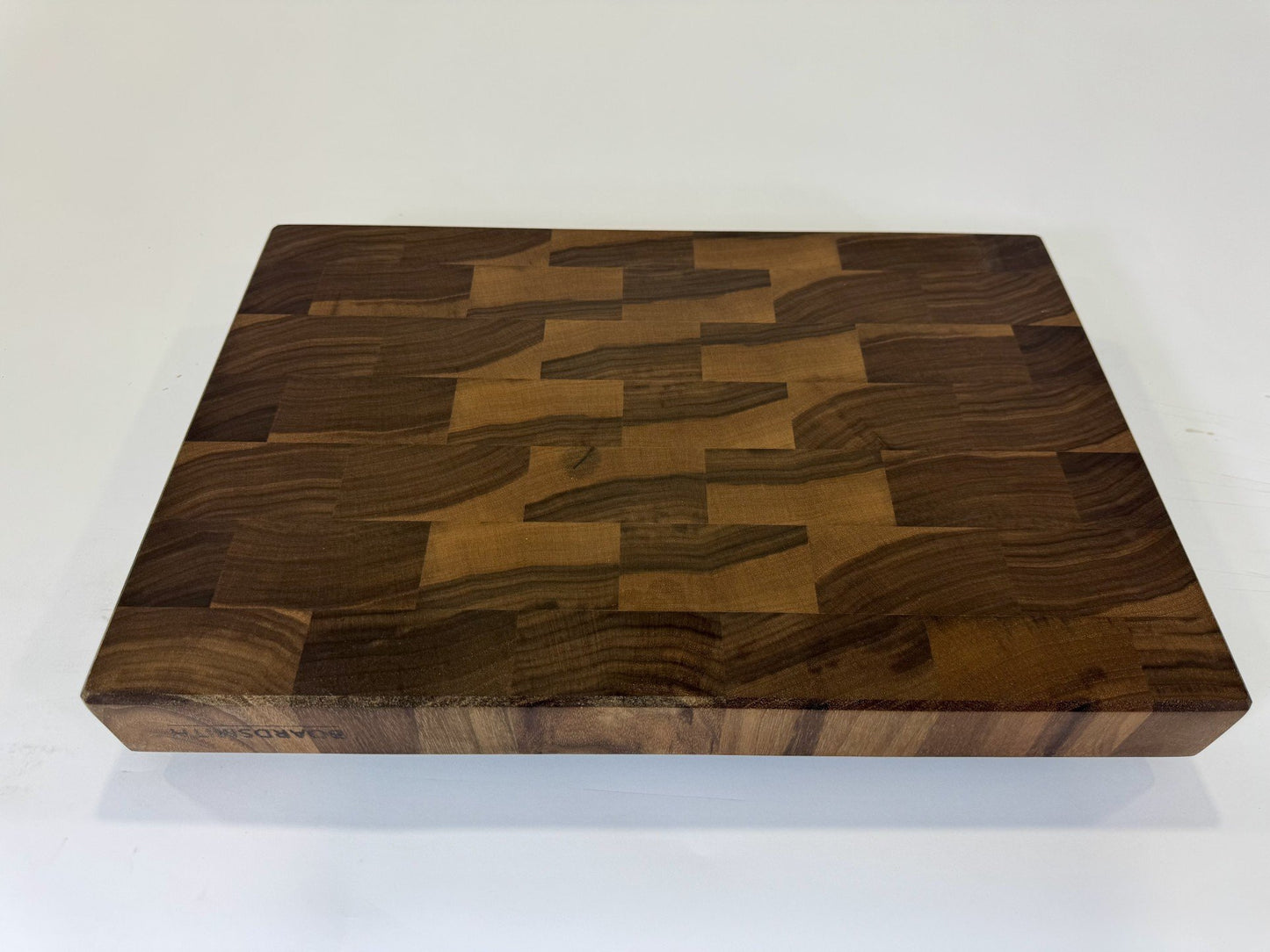 749 Walnut 18 x 12 x 2