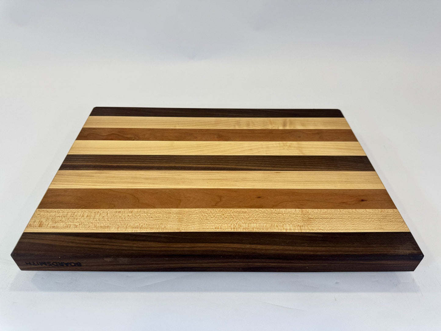 411-1 Mixed Stripe Edge Grain with Finger Grooves 21.25 x 15 x 1.5