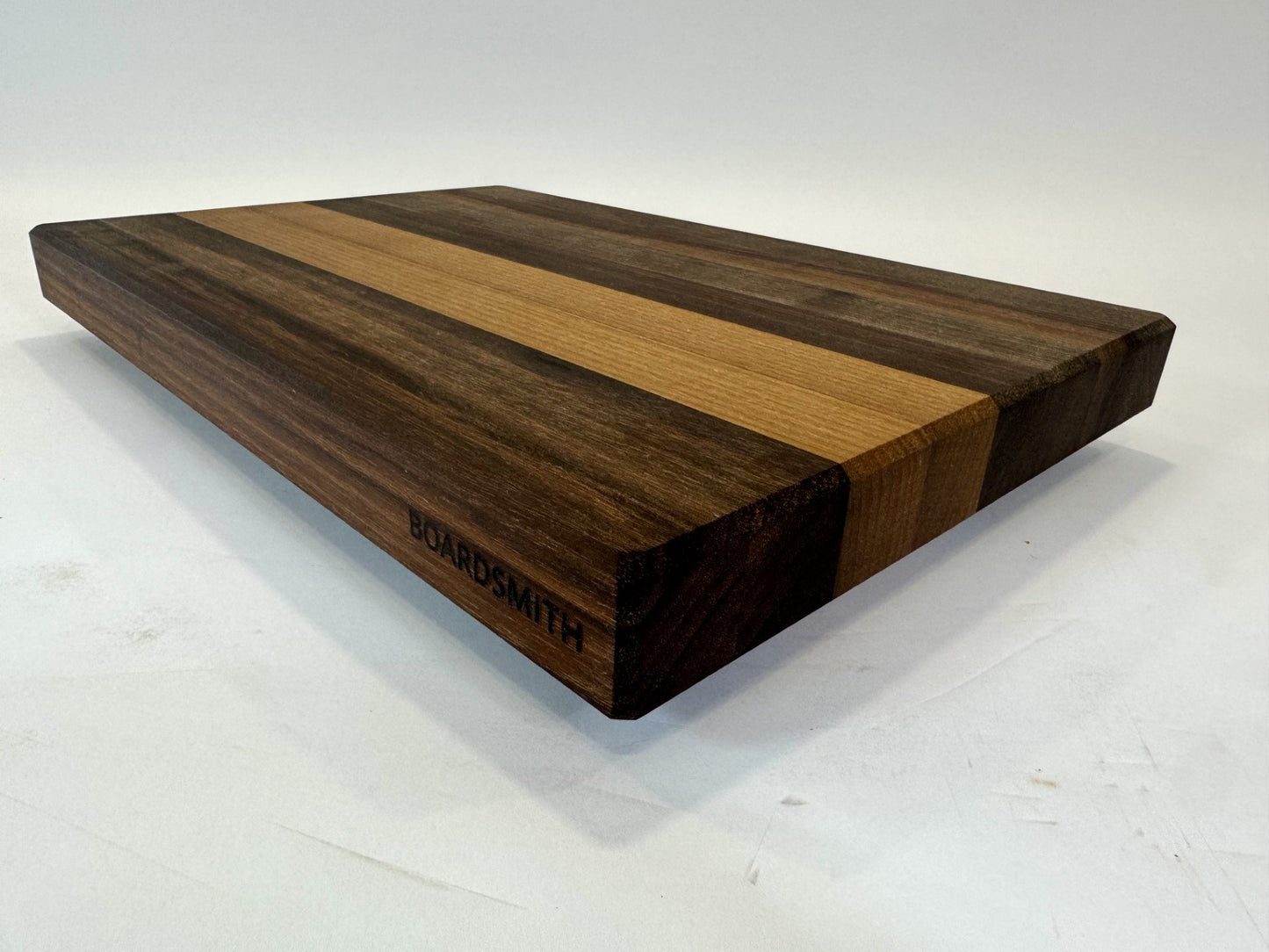 413-1 Walnut Edge Grain 19.25 x 13.25 x 1.5