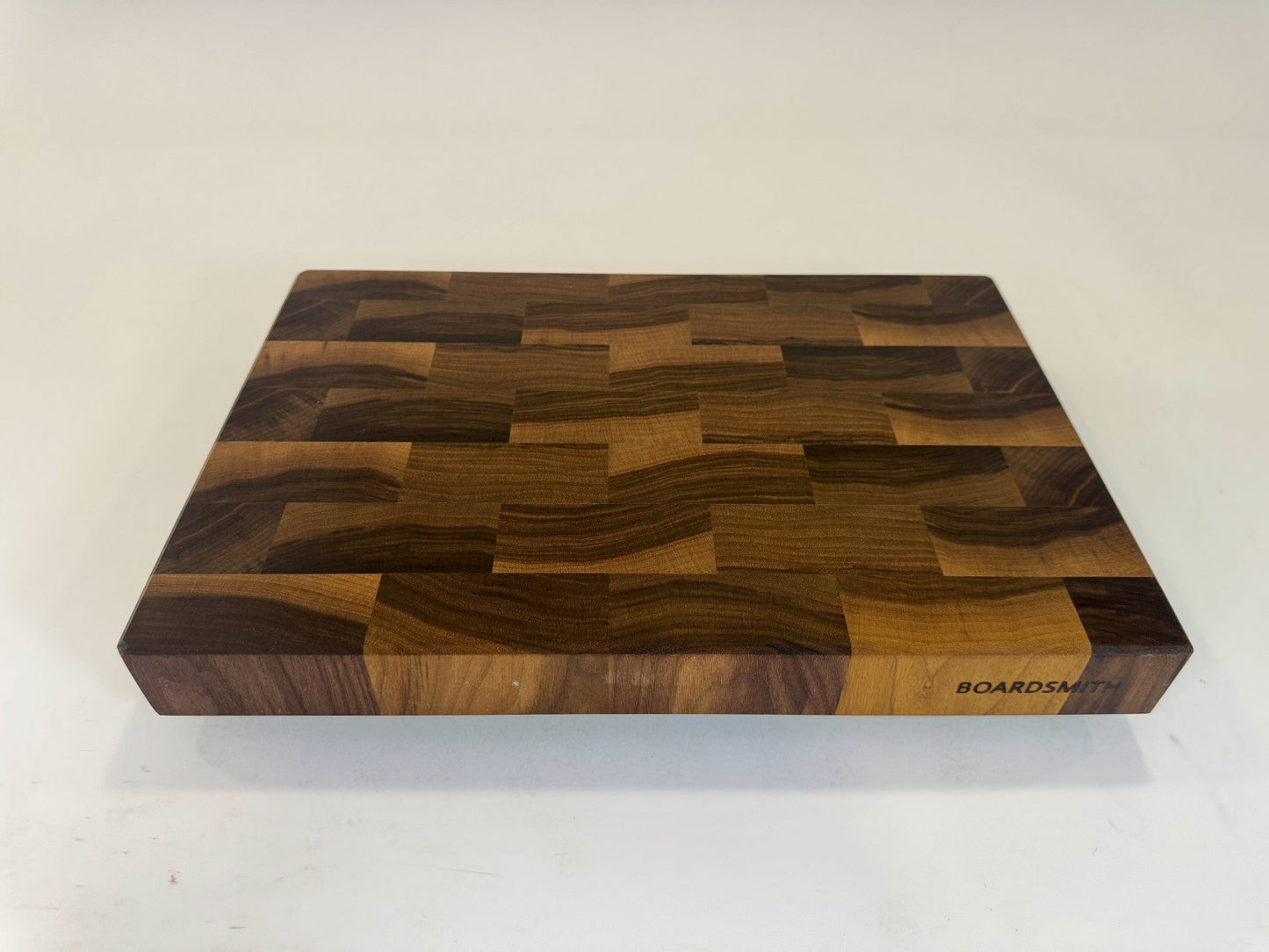 589 Walnut 18 x 12 x 2