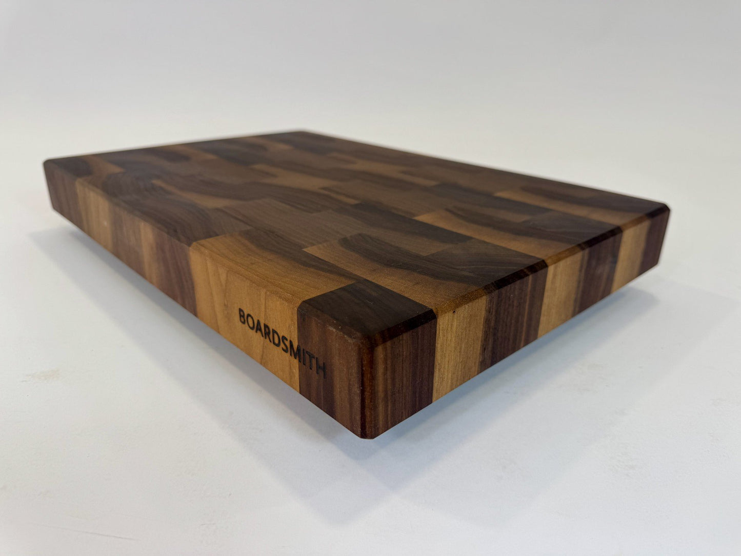 589 Walnut 18 x 12 x 2