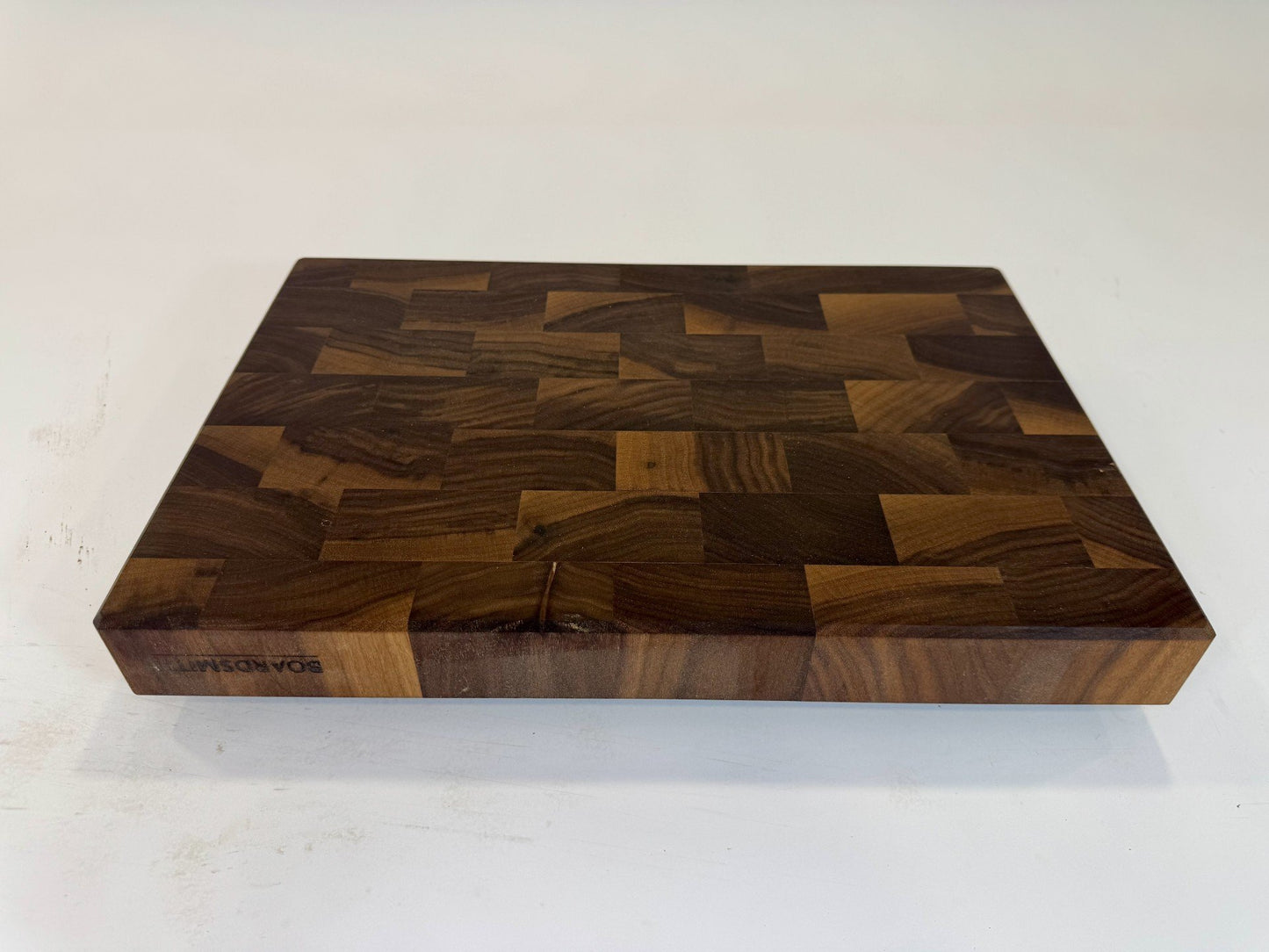 612 Walnut 18 x 12 x 2