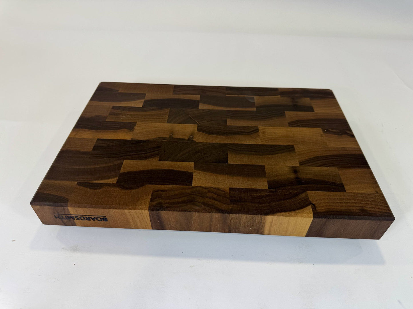 635 Walnut 18 x 12 x 2
