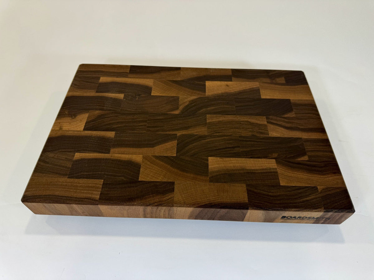 739 Walnut 18 x 12 x 2