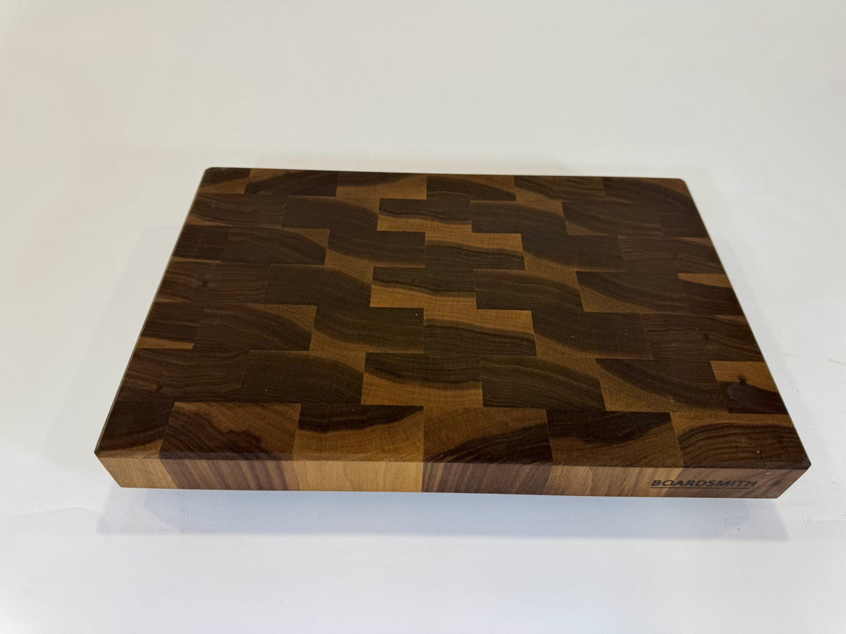 741 Walnut 18 x 12 x 2