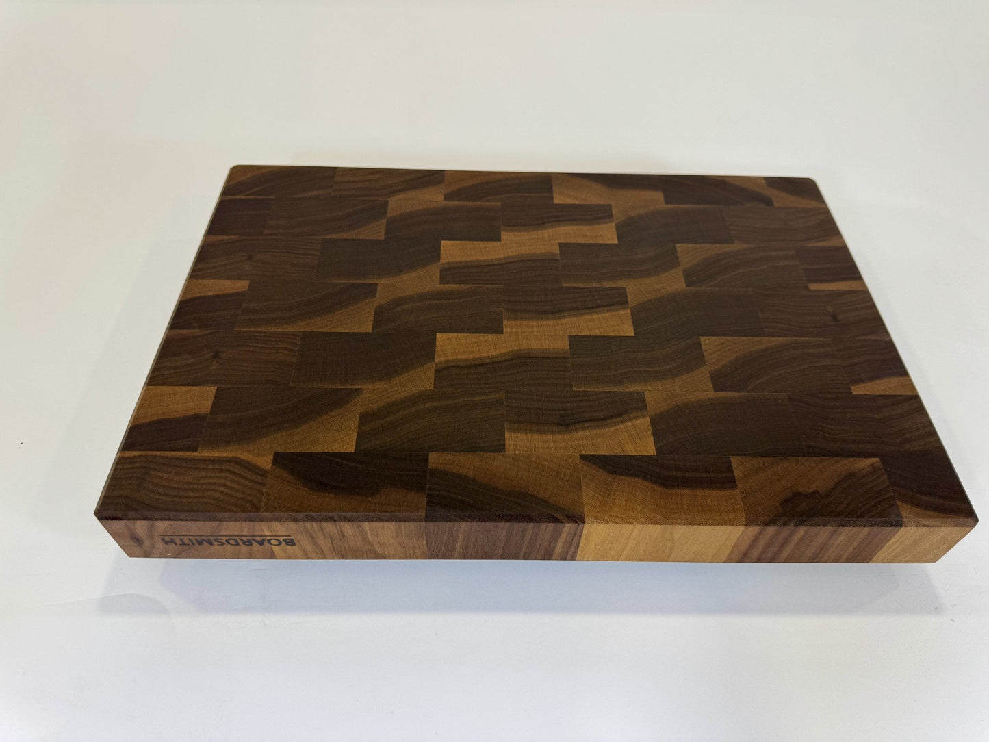 741 Walnut 18 x 12 x 2