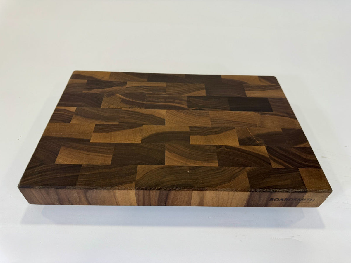 746 Walnut 18 x 12 x 2