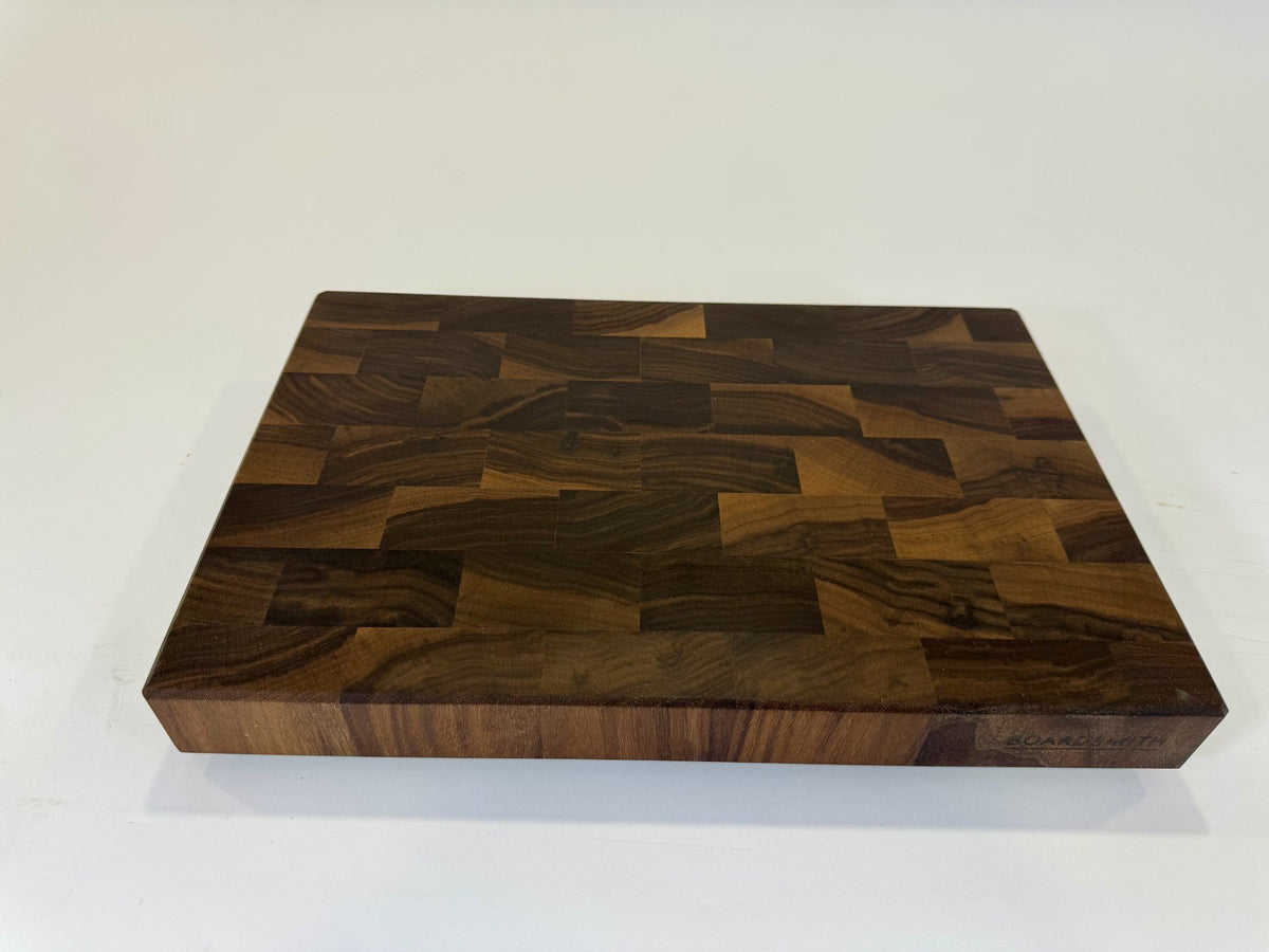 747 Walnut 18 x 12 x 2