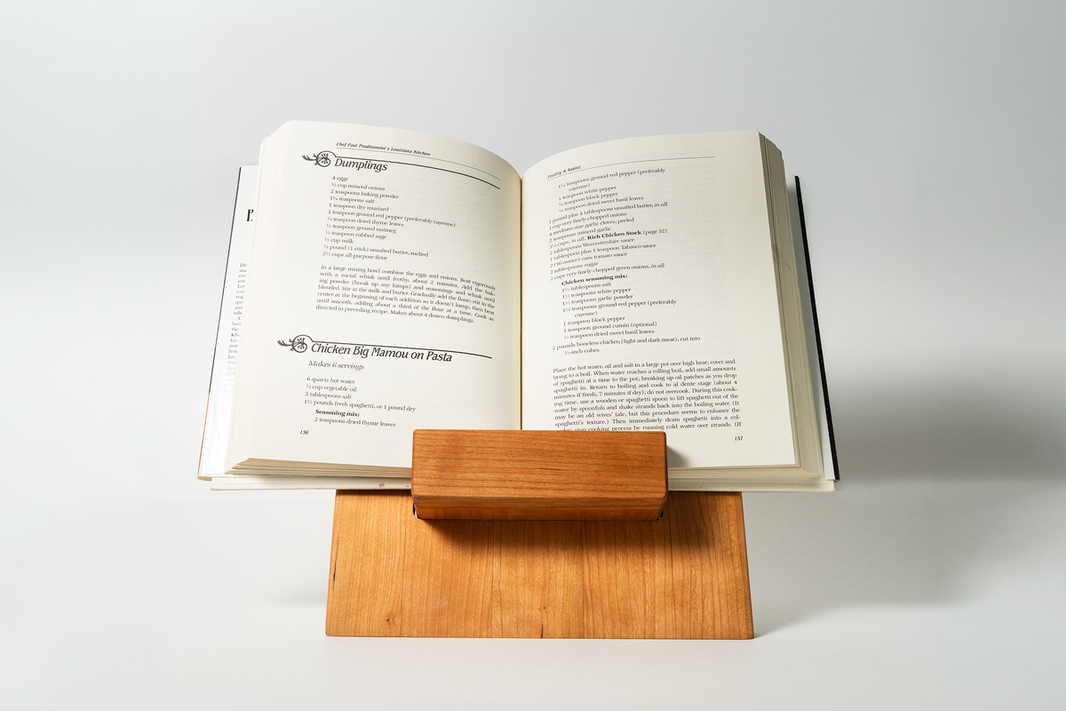 Adjustable Cookbook & Cutting Board Stand